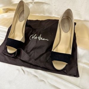 Cole Haan Carma OT Air Pleated in Pumice PT/Black